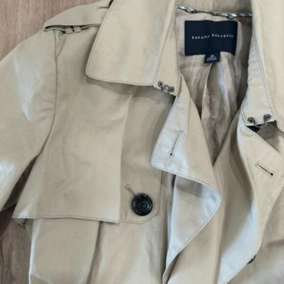 Banana Republic Trench Coat- Size Medium - Picture 8 of 8